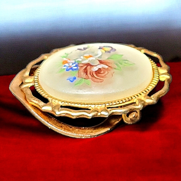 Vintage 1930’s  Floral  Cameo  Rose Transfer Acrylic Scarf Clip - Picture 5 of 9